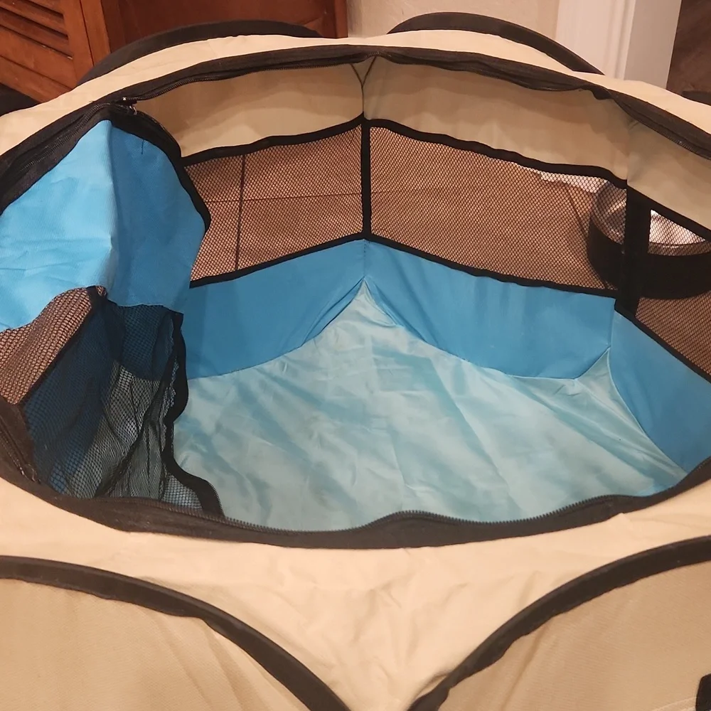 Collapsible small pet playpen